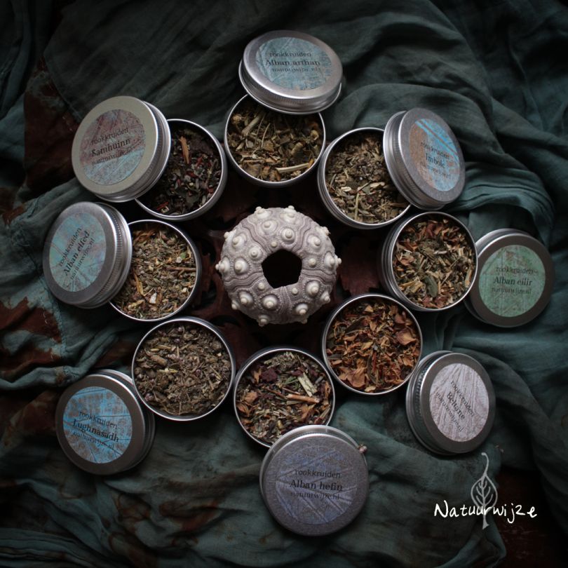 Jaarfeesten-wierook – handgeplukt, magisch gemengd & met unieke etiketten