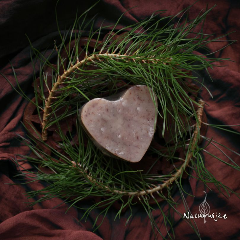 Natuurlijke scrubzeep dennenknoppen – fris, handgemaakt & vegan